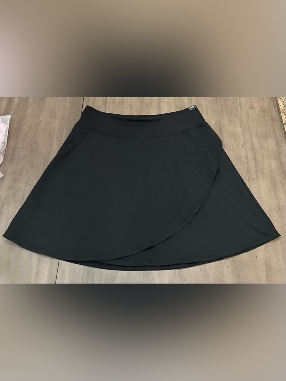 Cute Eddie Bauer black athletic/tennis skirt in women's size L